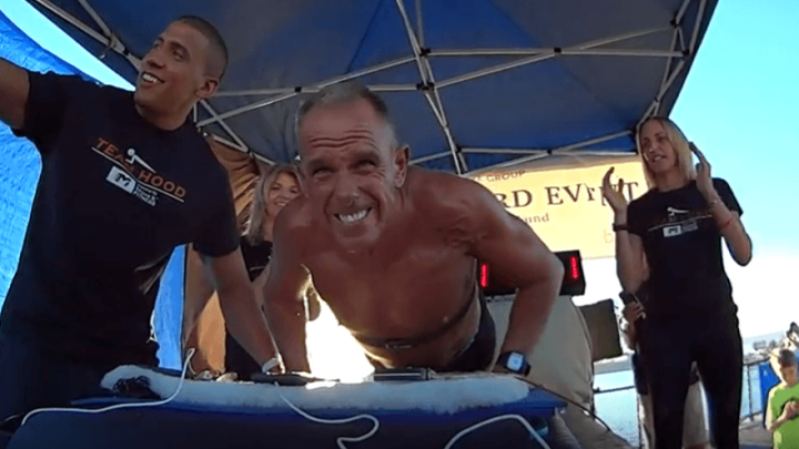 [VIDEO] Umirovljeni 60-godišnjak srušio dva svjetska rekorda za humanitarne svrhe