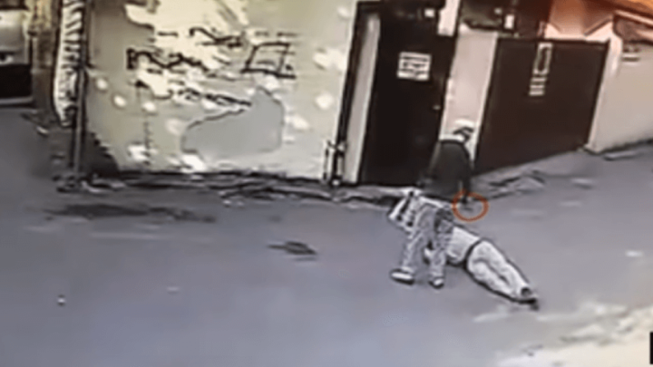 [VIDEO] Šokantna snimka 70-godišnje umirovljenice: Pištoljem ubila investitora u maniri profesionalne ubojice