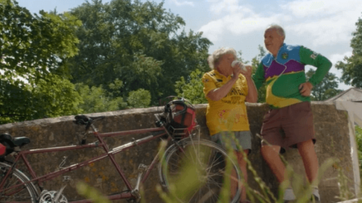 Bračnom paru koji ne vjeruje u starenje, za sreću je dovoljan - jedan bicikl