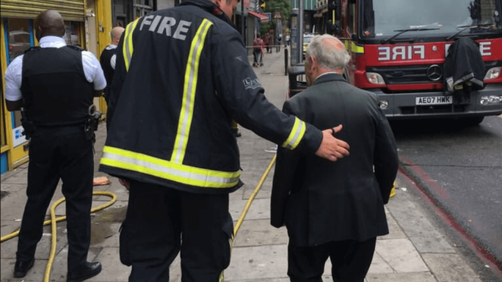 Vatrogasci se skoro rasplakali nakon što im je plemeniti 93-godišnjak ponudio pomoć