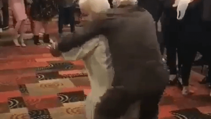 [VIDEO] "Pipkanje" u starijoj dobi: zaljubljeni umirovljenici uhvaćeni na djelu