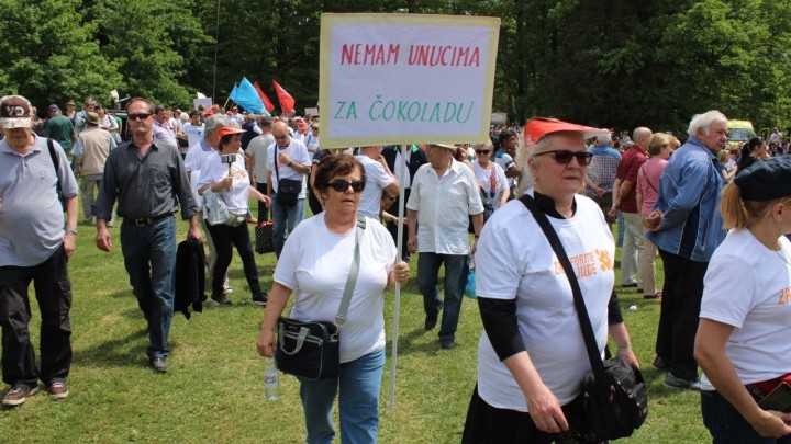 Umirovljenici za Dan državnosti poručili: Budućnost nam nije ružičasta, nego crna!