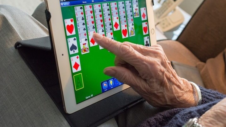 Internet je odlična tehnologija za umirovljenike: Dosta je izolacije i usamljenosti!