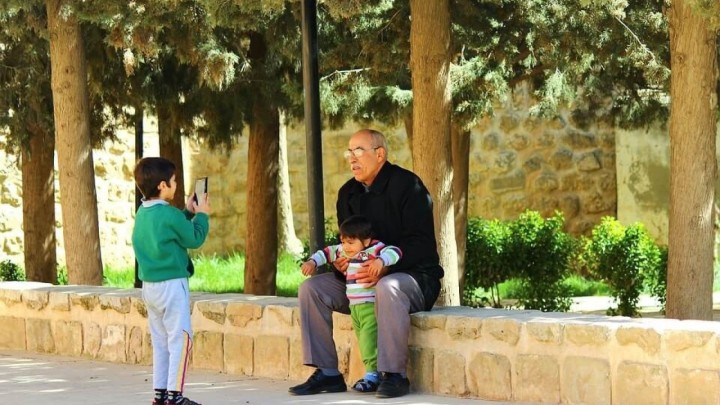 [SAVJETI] Kako razgovarati na telefon s unucima - kada su tek bebe i kada odrastu