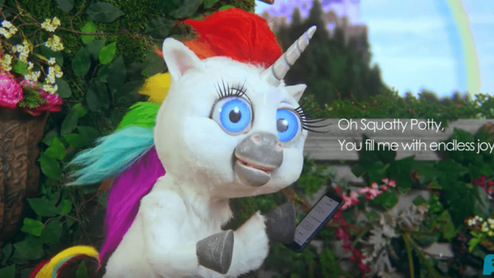 [VIDEO] Neuobičajena reklama za praktično pomagalo pri obavljanju velike nužde