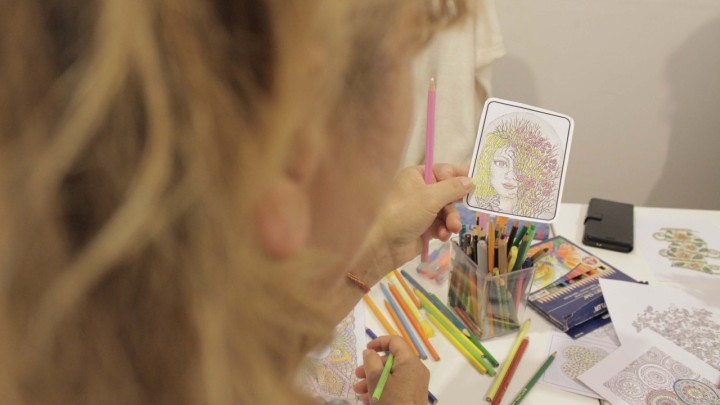 [Fotogalerija] Pogledajte kako izgleda Čajanka-bojanka: utorak bez stresa u Kombolovoj ulici