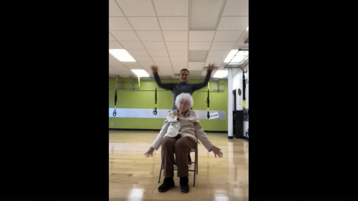 [VIDEO-HIT] Rasplesana bakica umire od smijeha na treningu