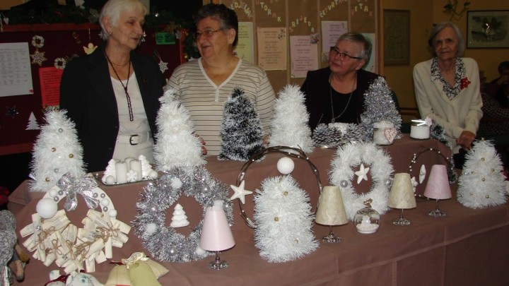 Prodajom blagdanskih ukrasa zaradit će za kavu, izlet i druženja