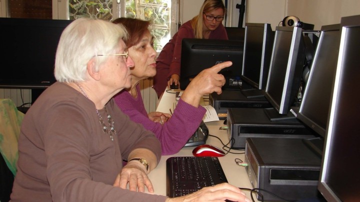 Računalo nisu znali ni upaliti, a sada uče slati mailove i surfati