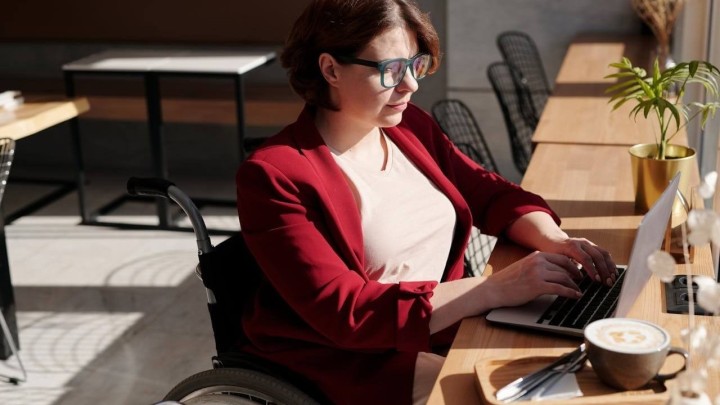 Može li dijete s invalidskom mirovinom dobiti i dio obiteljske? Evo što kažu iz HZMO-a