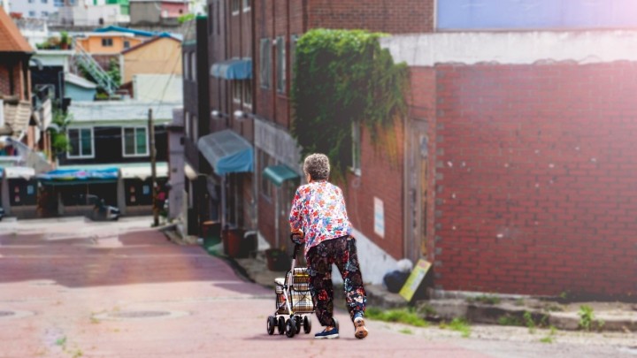 Isplata mirovine preko pošte ukida se u jednoj zemlji; evo kako je kod nas