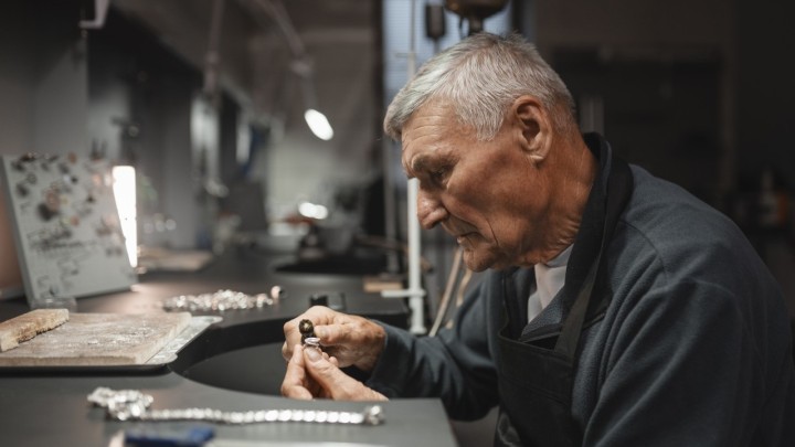 Sve je više radnika i umirovljenika na tržištu rada: Biraju poslove u građevini, trgovini i preradi