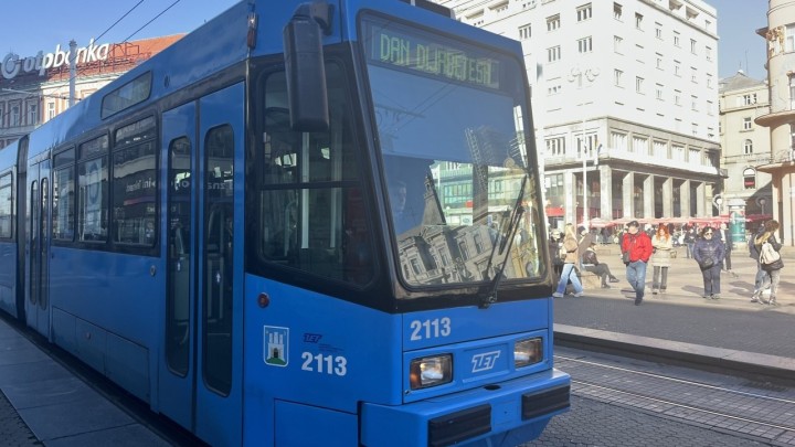 Zbog rasta mirovina ostali bez besplatnog prijevoza: 'Prešla sam cenzus za 20 eura'