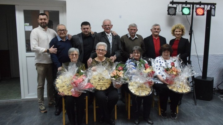 Doček prije dočeka: Umirovljenici proslavili Novu godinu i 50 godina braka