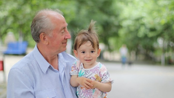 Rodiljne i roditeljske naknade: Provjerili smo koliko država isplaćuje majkama i očevima