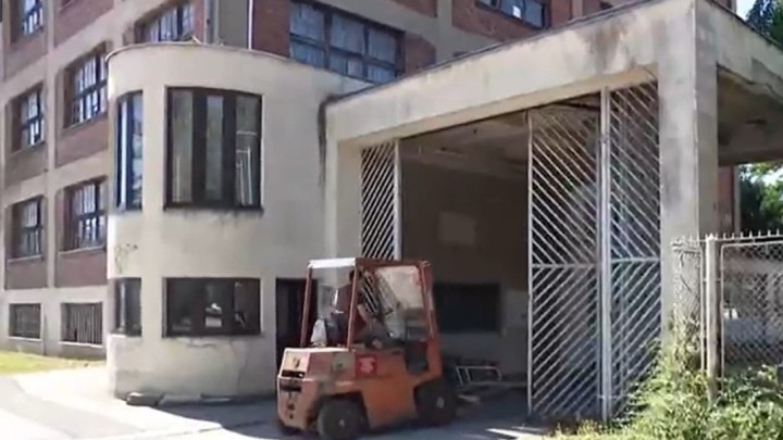 Legendarna tvornica odlazi u prah: Počelo rušenje zgrada, stiže šoping centar