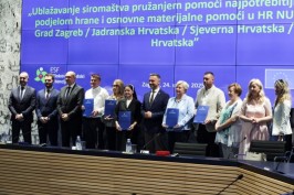 Piletić podijelio ugovore od 40 milijuna eura: 'Vlada sustavno suzbija siromaštvo'