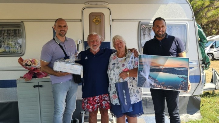 Ovi umirovljenici već pola stoljeća ljetuju u Hrvatskoj: 'Takvi gosti su naše blago'