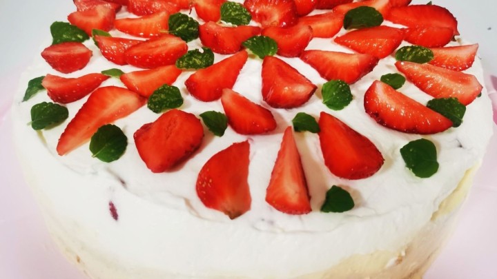 Bakina kuhinja: Lagana torta od jagoda koju ćete napraviti 'bez po muke'