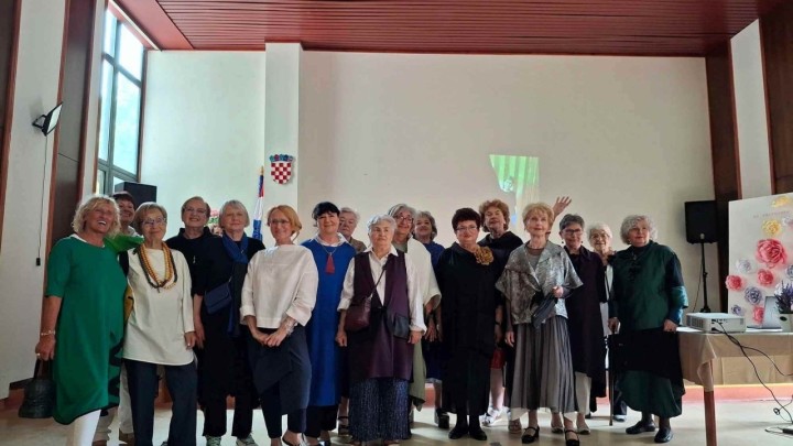 Modna revija u domu za starije: Slavlje stila i bezvremenske ljepote