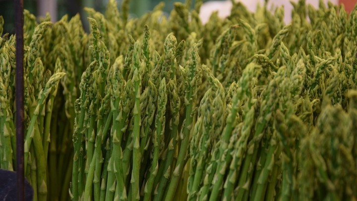 Umirovljenicu Mladenku naljutile cijene šparoga: Na pijaci podijelila 25 vezica