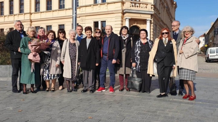 Pola stoljeća mature: Osječani se nakon 50 godina opet okupili u školskim klupama