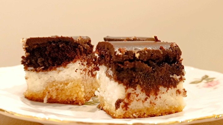 Bakina kuhinja: Kolač od kokosa s čokoladom osvojit će vas izgledom, ali i okusom