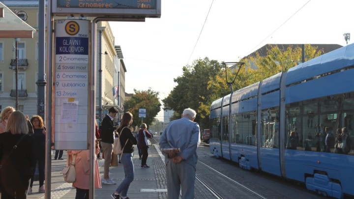 Stariji od 65 od danas se više ne mogu besplatno voziti ZET-om samo uz osobnu, evo što treba napraviti