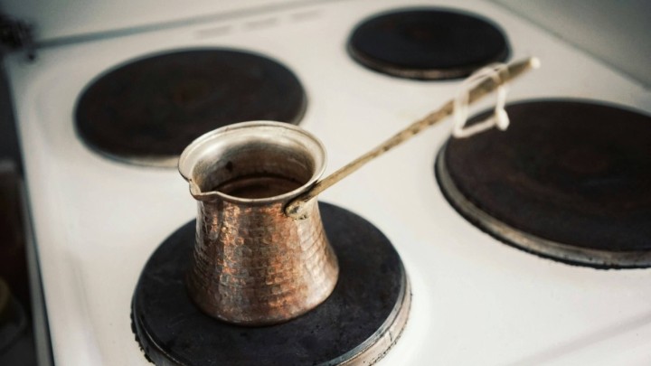 Pregrijana kava može promijeniti svoj okus, ali možete je konzumirati bez opasnosti