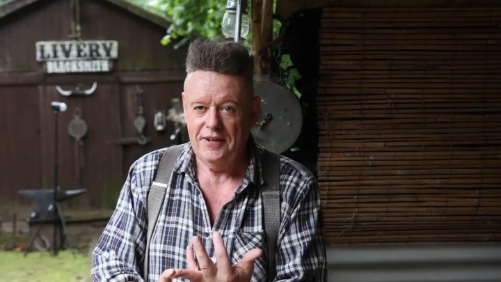 Umirovljenik za manje od 600 eura pretvorio vrt u gradić iz westerna: Ima šerifov ured, destileriju, zatvor i banku