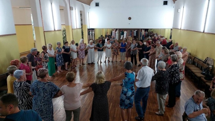 Besplatne plesne večeri za umirovljenike: Starije plesače nisu omele ni vrućine