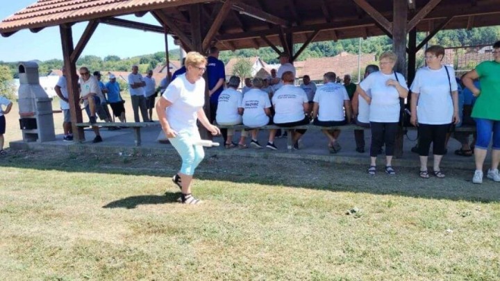 Umirovljenici se na sportskim susretima natjecali i u jednoj neobičnoj disciplini