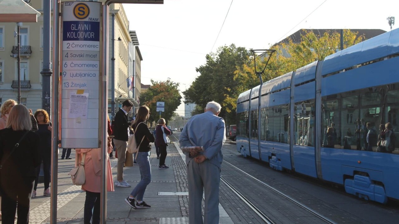 Umirovljenici o štrajku ZET-a: 'Hodam već sat i pol od zubara, ne vidim na jedno oko'