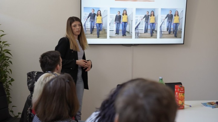 Hrvatski savez slijepih pokrenuo program edukacije za videće pratitelje osoba s oštećenjem vida