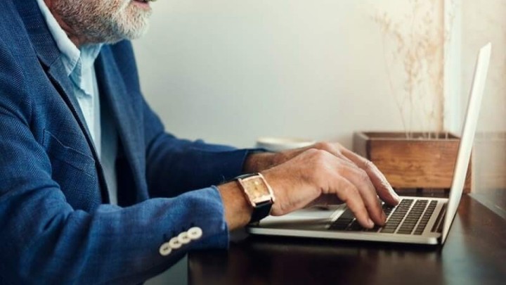 Knjižnica jednog priobalnog grada nudi umirovljenicima besplatan tečaj informatike