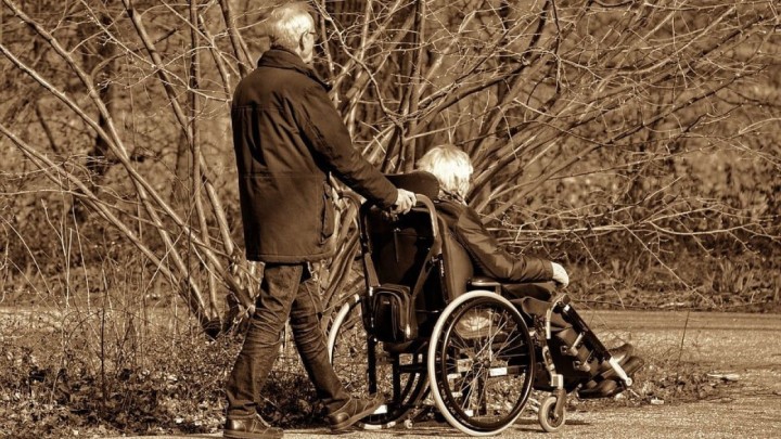 Doznajemo koliko će inkluzivni dodatak iznositi za korisnike osobne invalidnine