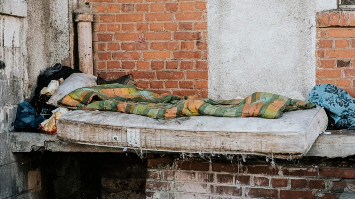 Božić koji će pamtiti: Beskućnik (60) nakon dugo vremena od iseljenika dobio kuću na korištenje