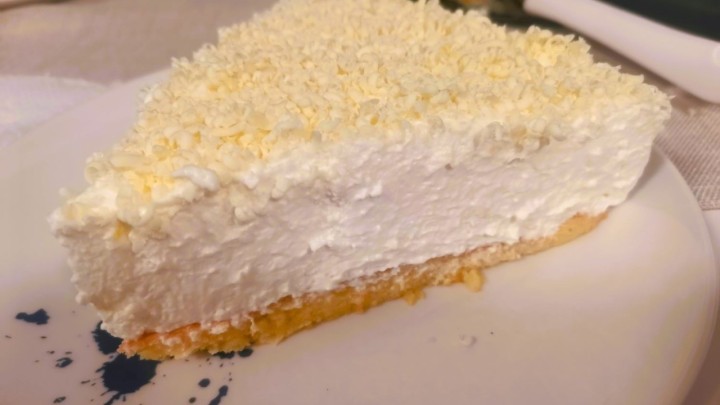 Bakina kuhinja: Želite li brzu novogodišnju slasticu, napravite - tortu od limuna