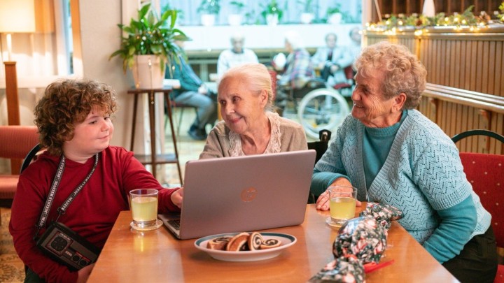 Jedna tvrtka donirat će 100.000 eura domovima za starije osobe, evo o čemu se radi