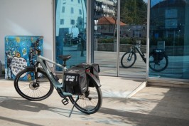 Pedalama do priče: Knjižnica starijim čitateljima knjige dovozi - biciklom
