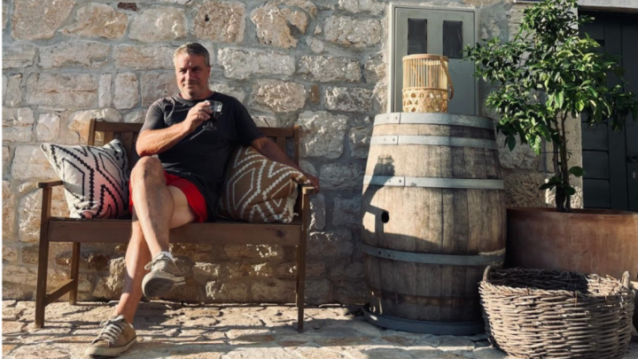 Ljubav prema vinu: Kako je Amerikanac Mike ostavio posao u Appleu i počeo proizvodnju u Dalmaciji
