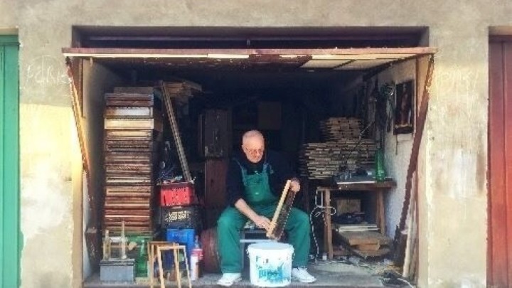 Umirovio se ranije od ostalih vršnjaka zbog bolesti pokojne supruge, a ne može samo ležati, pa radi med