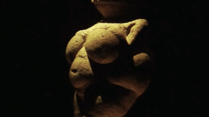 [7.8.] Otkrivena prapovijesna skulptura koja nam prikazuje drugačiji izgled idealne žene od današnjeg