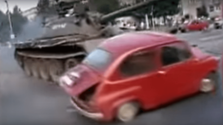 [27.6.] Tenk JNA pregazio crvenog fiću u Osijeku, pogledajte kako to mjesto danas izgleda