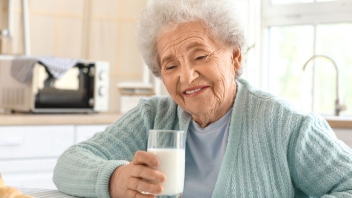 Kalcij u starijoj dobi: Koliko ga trebamo i zašto je važan za zdravlje