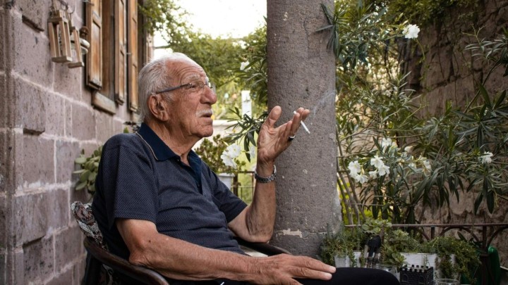 Kod osoba od 55 do 64 godine svaka treća puši: Evo koliko ih koristi elektroničke cigarete