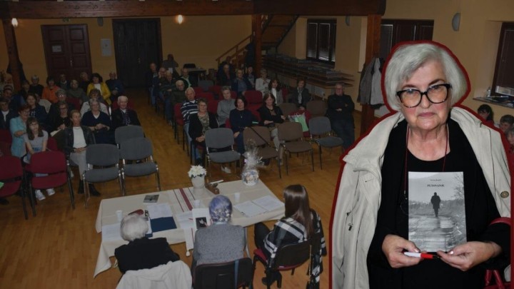 Nikad nije kasno: Umirovljenica objavila prvu zbirku poezije, a planira i roman