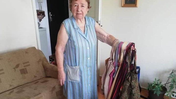 Baka (92) ujedinila građane. Skupljaju materijal kako bi imala od čega šivati torbe