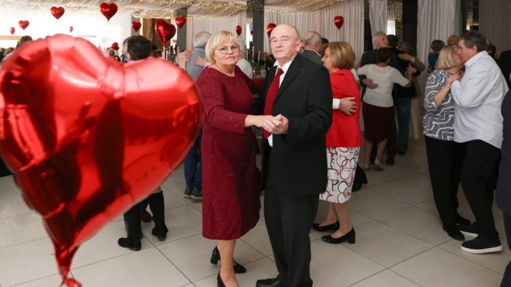 Zlatni pir na Valentinovo: Umirovljenici dobili i novčani dar od 100 eura