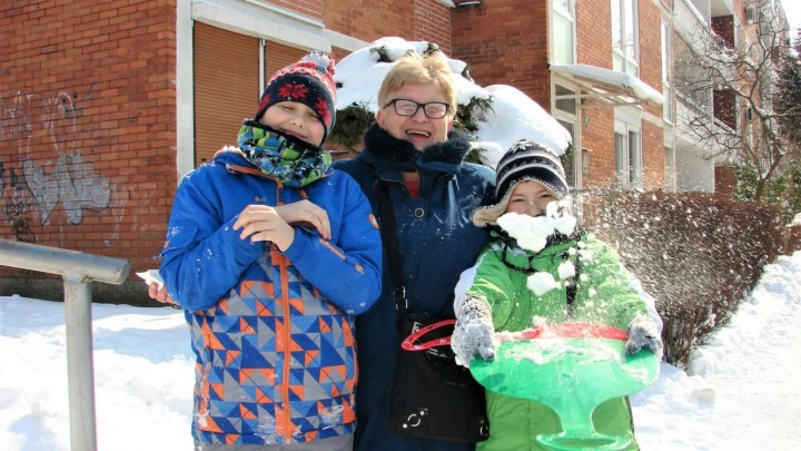 Dok na burzi čeka mirovinu, super baka Jadranka čuva unuke